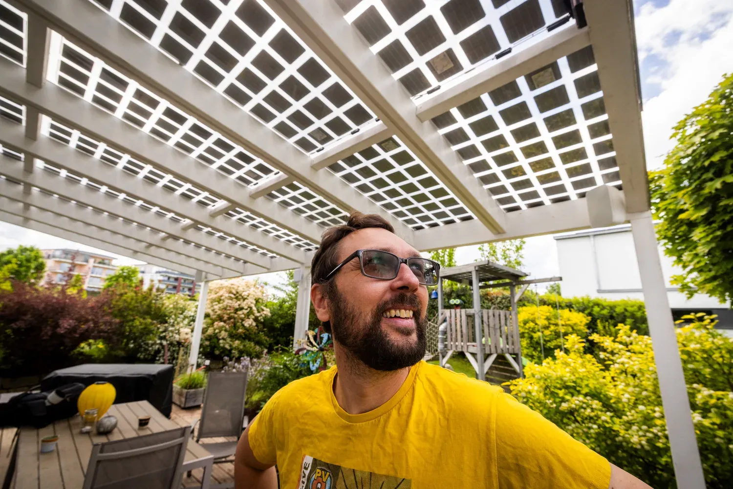 Jörg unter seinem Solar-Terrassendach