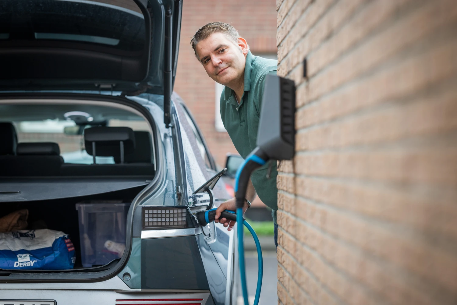 Alex charging IONIQ 5 at Easee wallbox